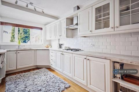 5 bedroom semi-detached house to rent, Eden Road, Croydon, CR0