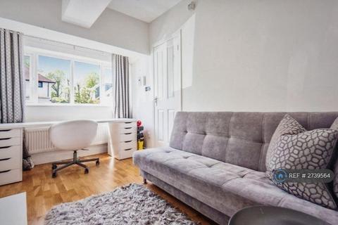 5 bedroom semi-detached house to rent, Eden Road, Croydon, CR0