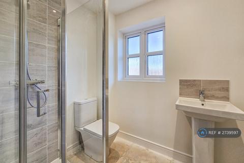 3 bedroom semi-detached house to rent, Fernwood, Nottinghamshire, NG24