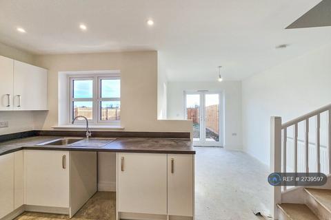 3 bedroom semi-detached house to rent, Fernwood, Nottinghamshire, NG24