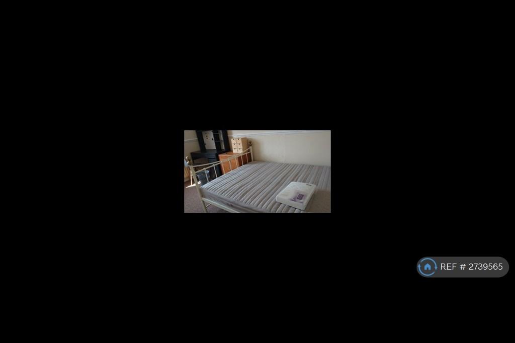 1st Floor Middle Bedroom