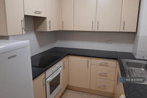 1 bedroom flat to rent, North Parade, Horsham, RH12