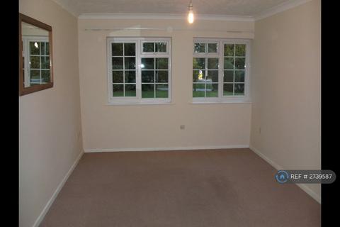 1 bedroom flat to rent, North Parade, Horsham, RH12