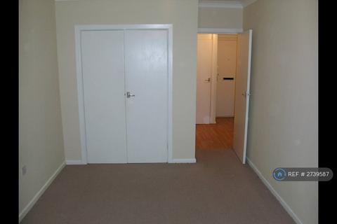 1 bedroom flat to rent, North Parade, Horsham, RH12