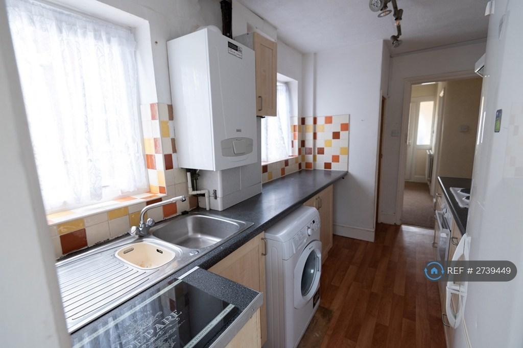 Kitchen Photo #2