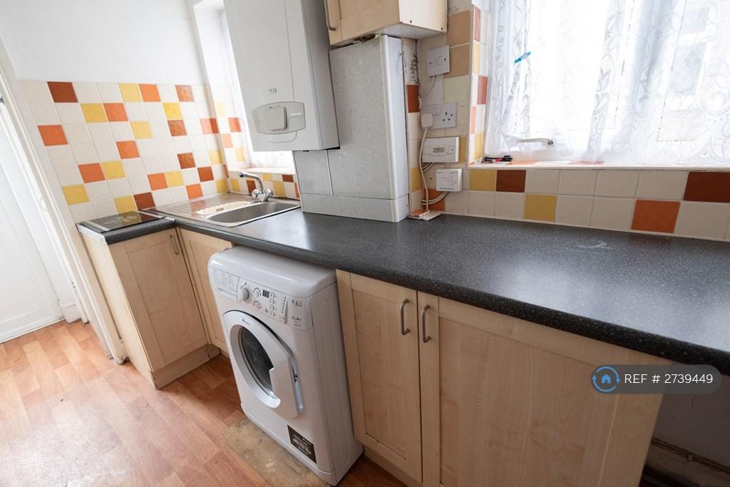 Kitchen Photo #4