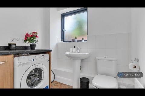 3 bedroom semi-detached house to rent, Bell Barn Road, Birmingham, B15