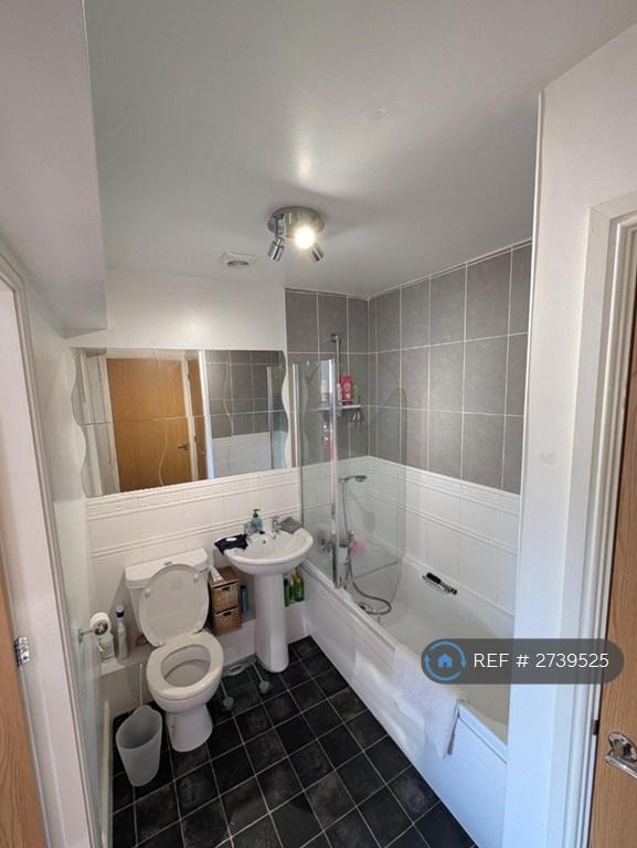 Jack &amp; Jill Ensuite