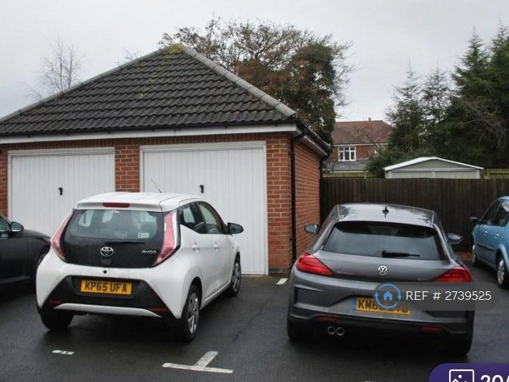 Garage With Parking