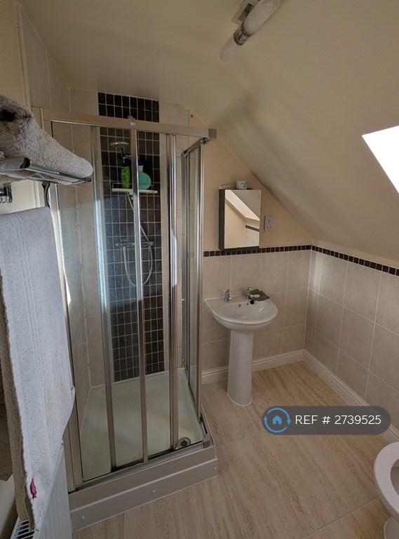 Ensuite(2nd Floor)