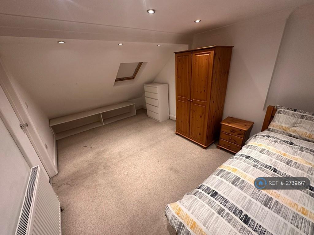 Bedroom 4 (Ensuite)