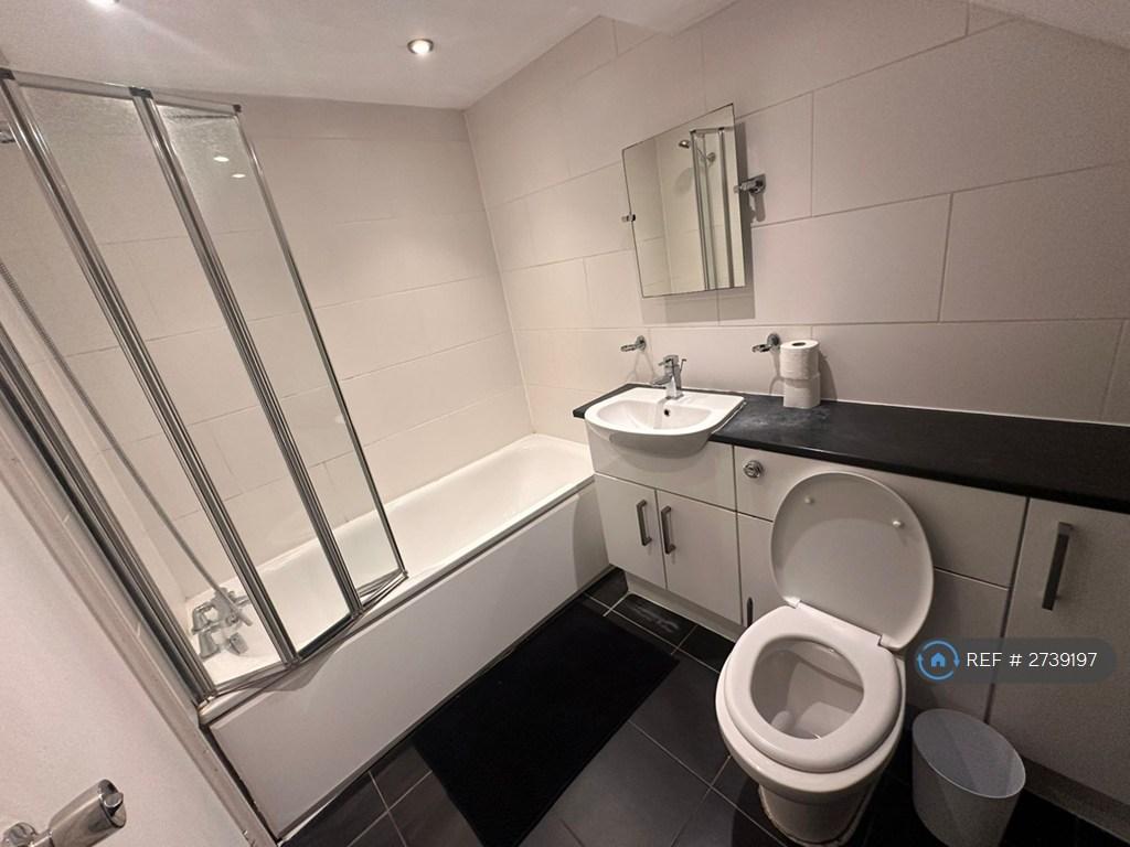 Bedroom 4 (Ensuite)