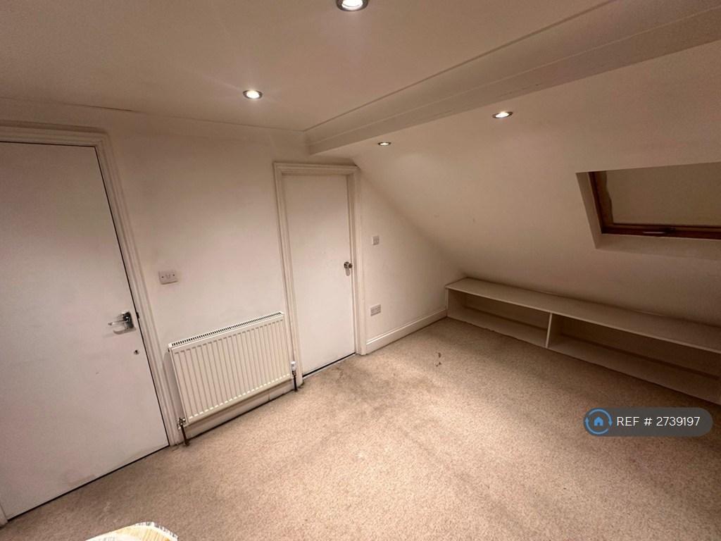 Bedroom 4 (Ensuite)