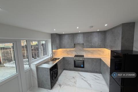 4 bedroom semi-detached house to rent, Dunlin Road, Hemel Hempstead, HP2