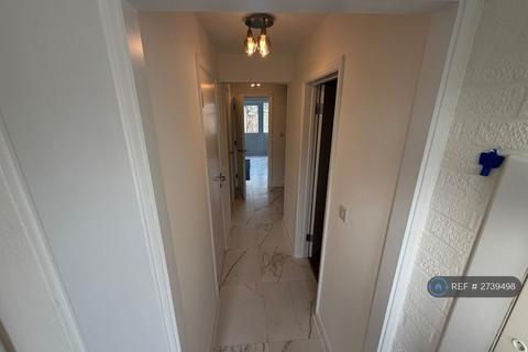 4 bedroom semi-detached house to rent, Dunlin Road, Hemel Hempstead, HP2