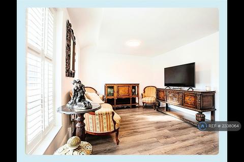 2 bedroom maisonette to rent, Kennington, London, SE17