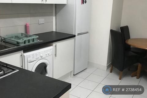 Studio to rent, The Green, London, W5