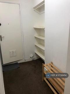 Studio to rent, The Green, London, W5