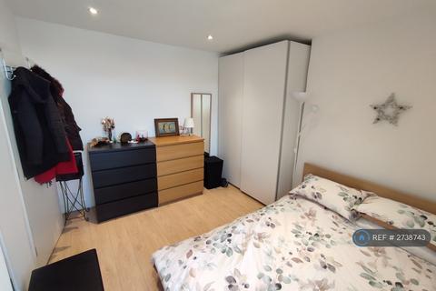 1 bedroom flat to rent - Tooting High Street, London, SW17