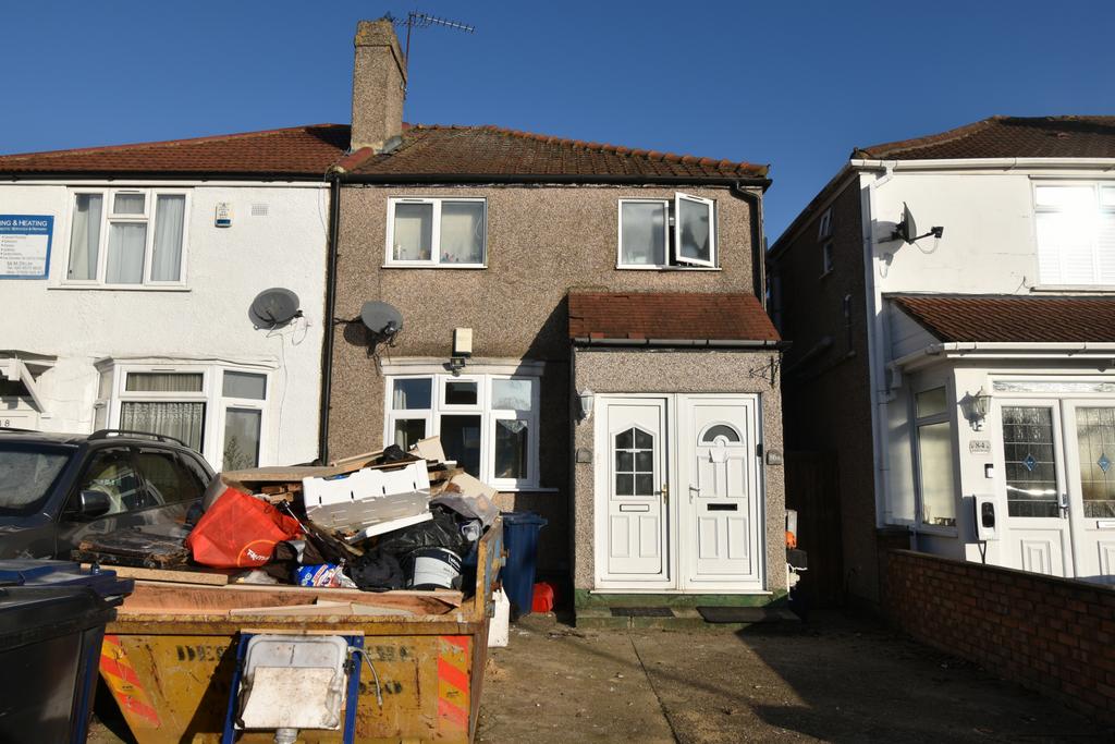 1-Bed House with Garden &amp; Driveway
