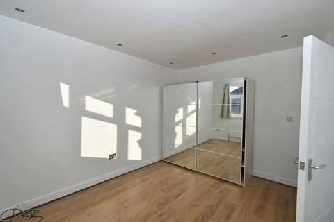 undefined, Greenford, UB6