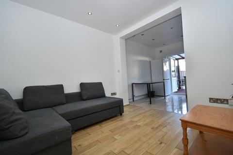 undefined, Greenford, UB6