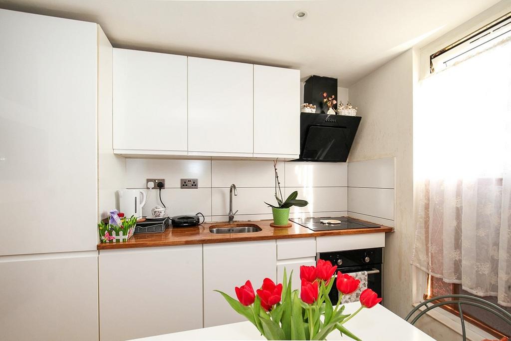Kitchen / Dining Roo