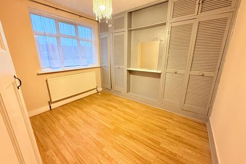 3 bedroom terraced house to rent, Lawrence Avenue, London E12