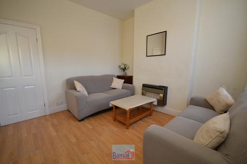 2 bedroom terraced house to rent, Queen Marys Road, CV6