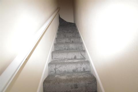 2 bedroom apartment to rent, Bradford Road, Bailiff Bridge, Brighouse