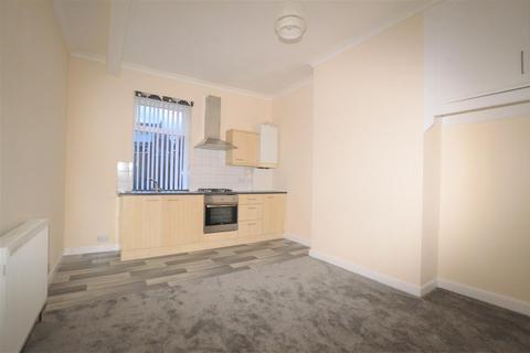 2 bedroom apartment to rent, Bradford Road, Bailiff Bridge, Brighouse