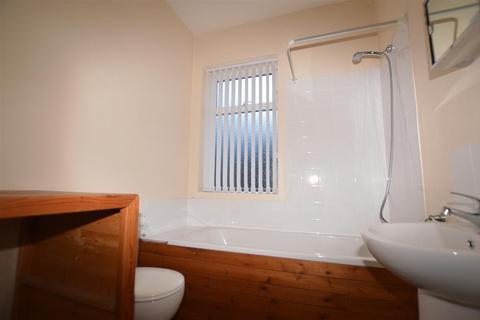 2 bedroom apartment to rent, Bradford Road, Bailiff Bridge, Brighouse