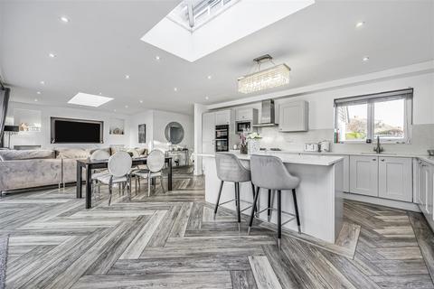 4 bedroom semi-detached house for sale, Dorrita Avenue, Waterlooville PO8