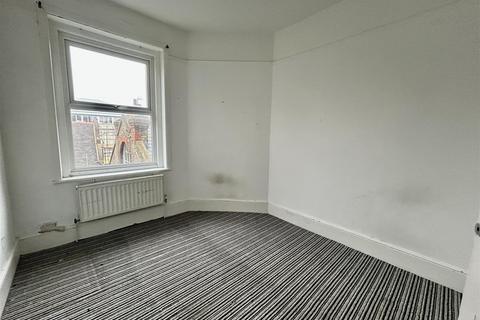 2 bedroom apartment to rent, Northdown Road, Margate