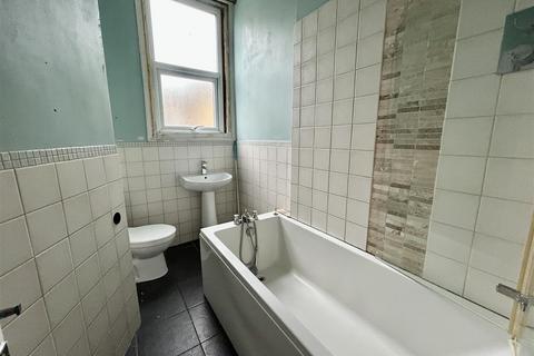 2 bedroom apartment to rent, Northdown Road, Margate