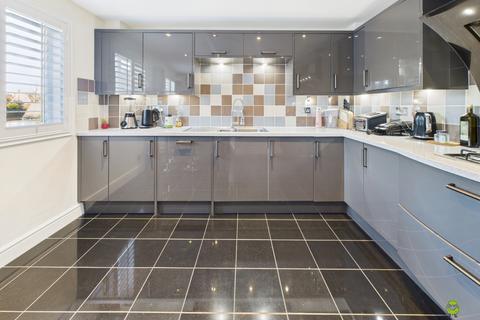 5 bedroom townhouse for sale, Pinewood Place, Dartford, Kent, DA2