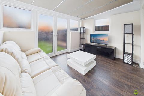 5 bedroom townhouse for sale, Pinewood Place, Dartford, Kent, DA2
