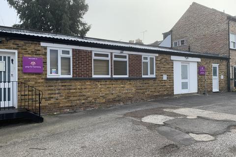 Leisure facility to rent - Arthur Road, Windsor SL4