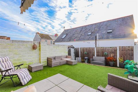3 bedroom terraced house for sale, Kenilworth Road, Barry