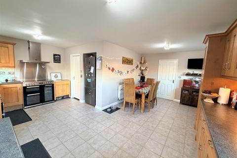 3 bedroom semi-detached house for sale, Chepstow Road, Ipswich