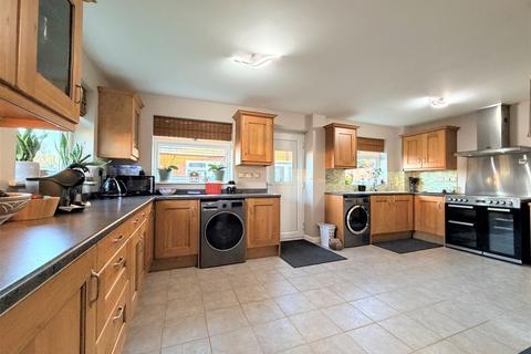 3 bedroom semi-detached house for sale, Chepstow Road, Ipswich