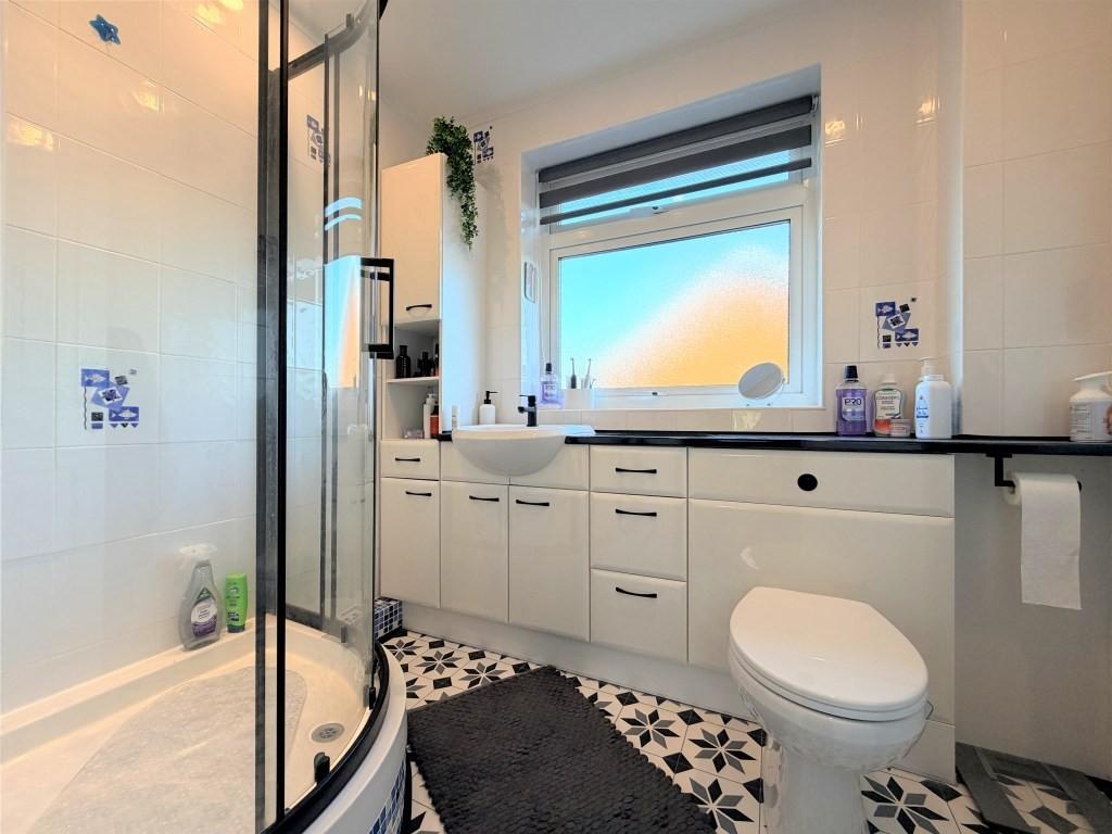 Ff shower room1