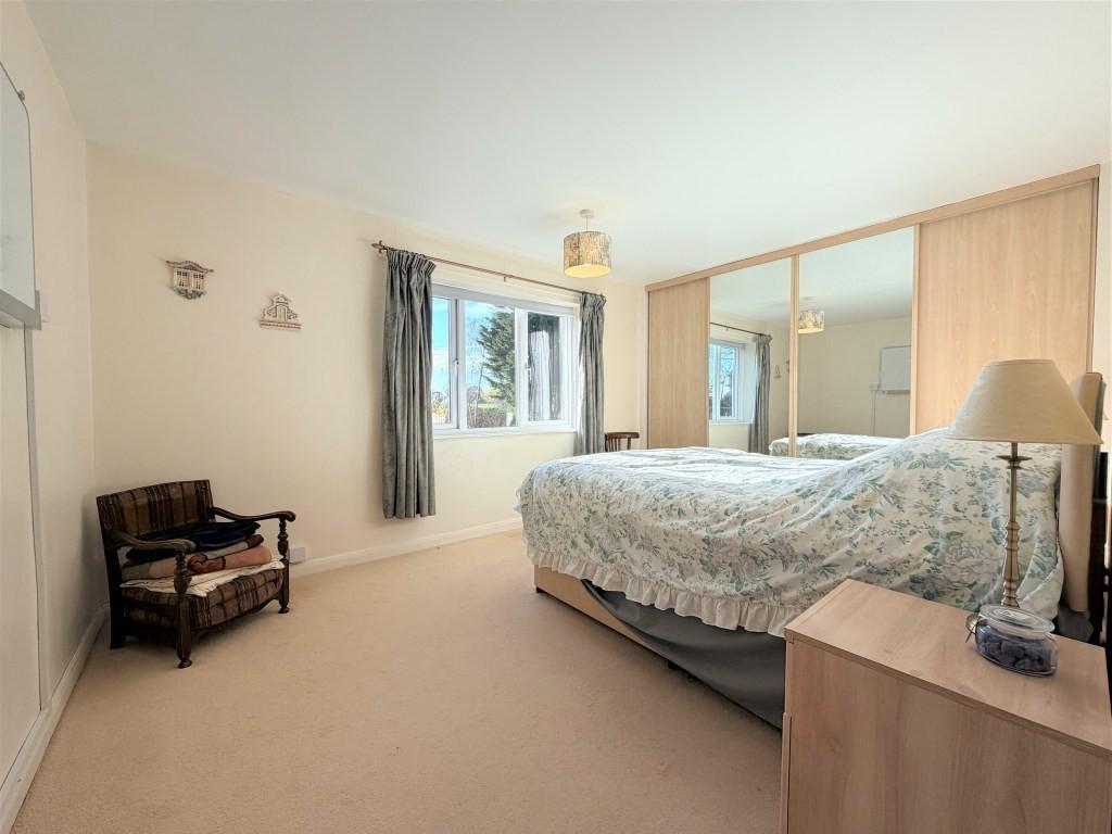 Principle bedroom1