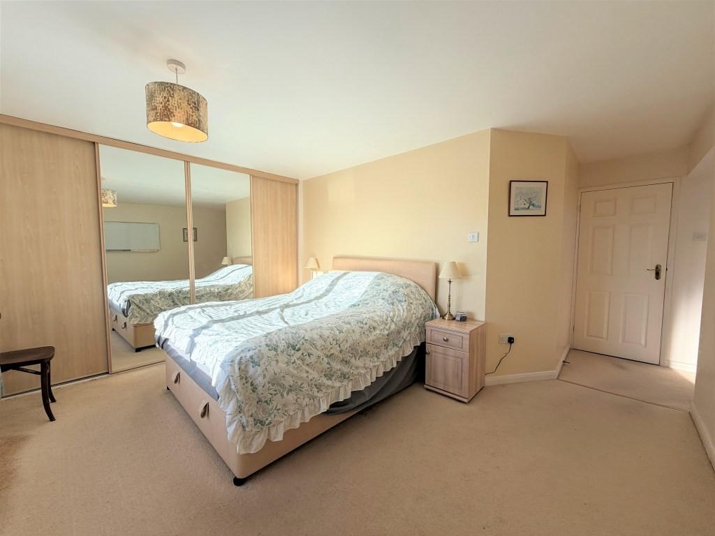Principal bedroom2
