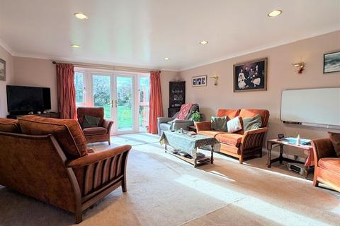 5 bedroom detached house for sale, Main Road, Chelmondiston