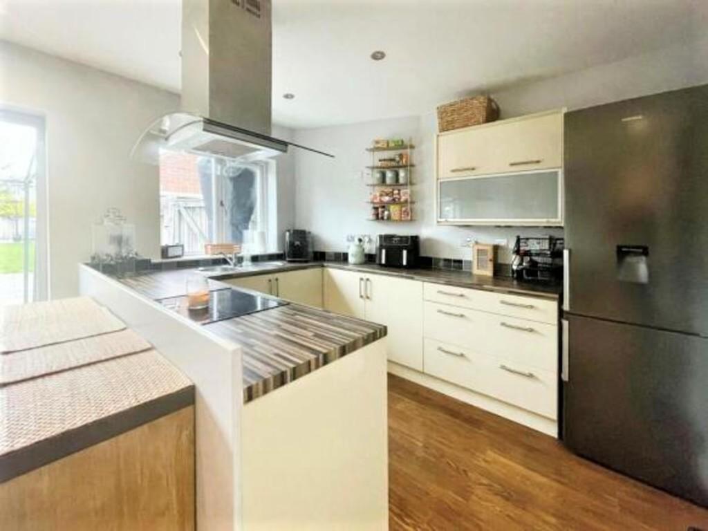 Kitchen diner2