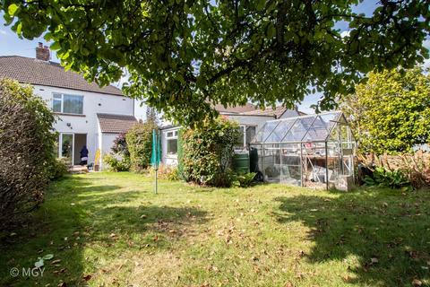 3 bedroom semi-detached house to rent, Heathway, Cardiff