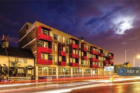 2 bedroom flat to rent, Burlington House, Waltham Cross, EN8