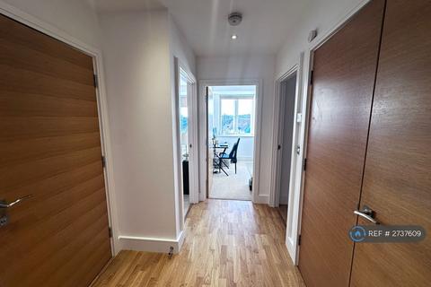 2 bedroom flat to rent, Burlington House, Waltham Cross, EN8