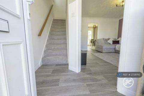 3 bedroom semi-detached house to rent, Hazelwood Drive, Bridgwater, TA6